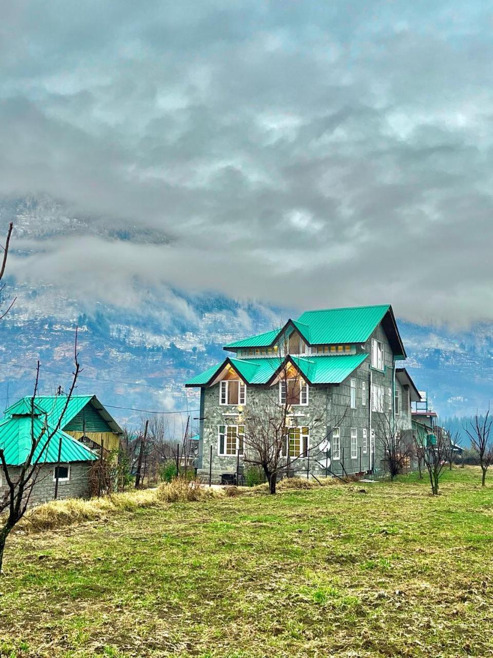 Fluestern Hostel And Cafe Nagar  Buitenkant foto