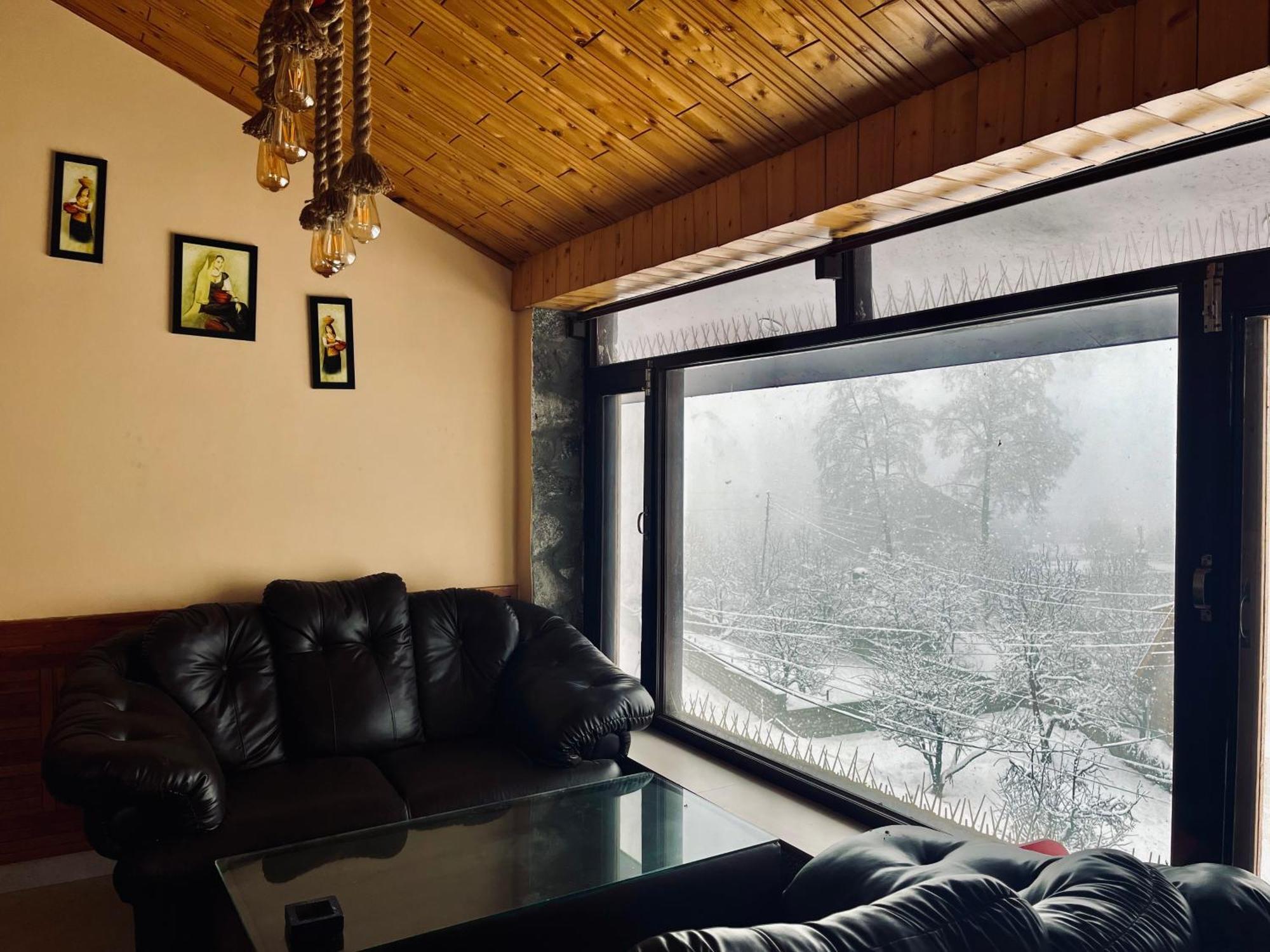 Fluestern Hostel And Cafe Nagar  Buitenkant foto