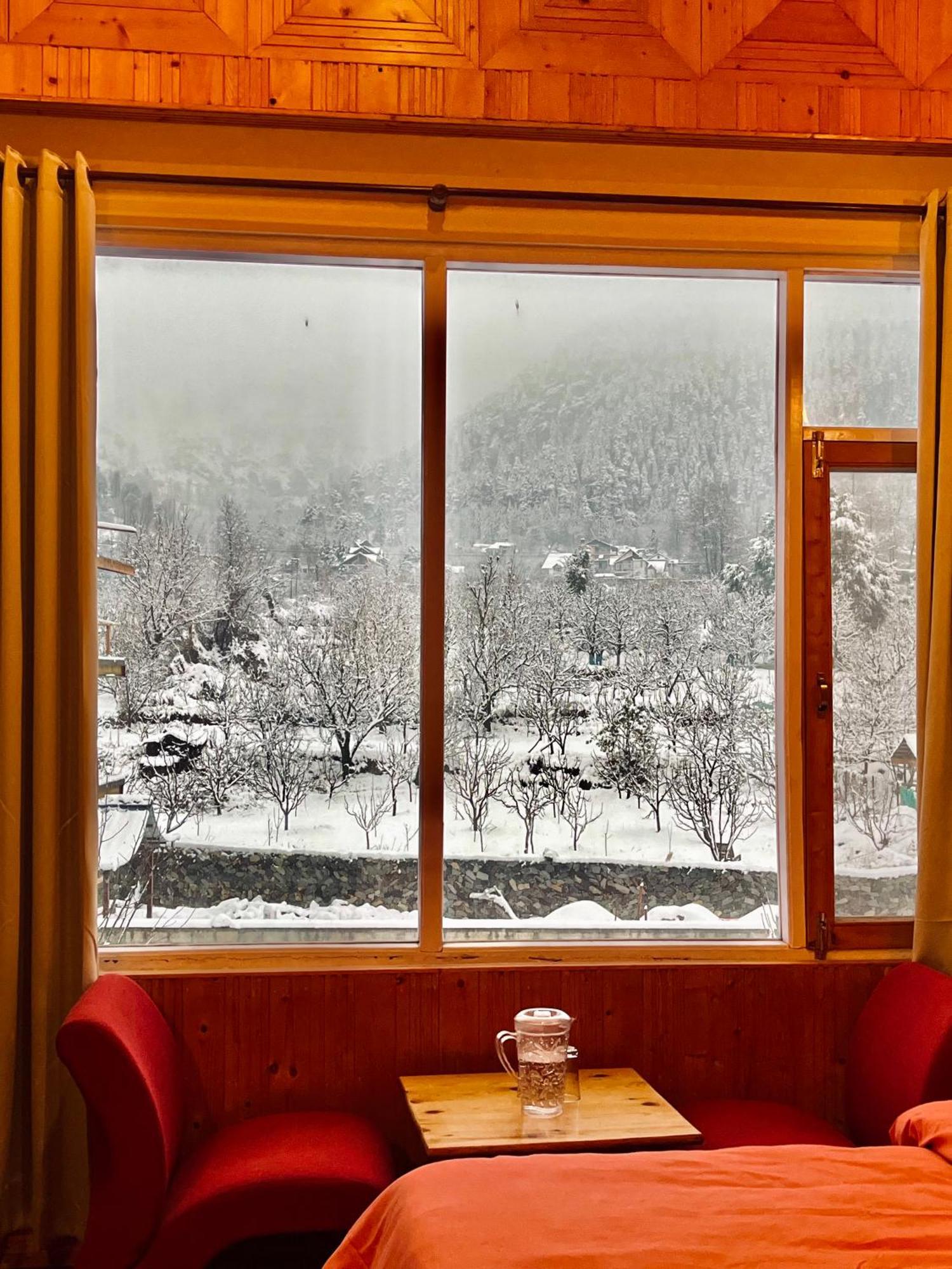 Fluestern Hostel And Cafe Nagar  Buitenkant foto