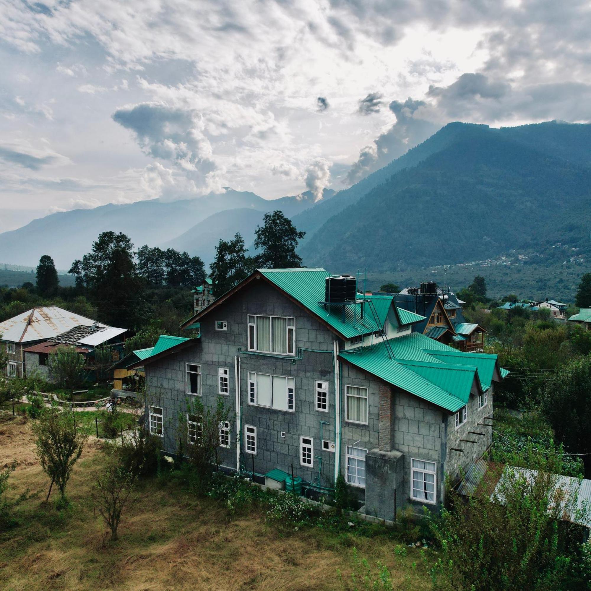 Fluestern Hostel And Cafe Nagar  Buitenkant foto