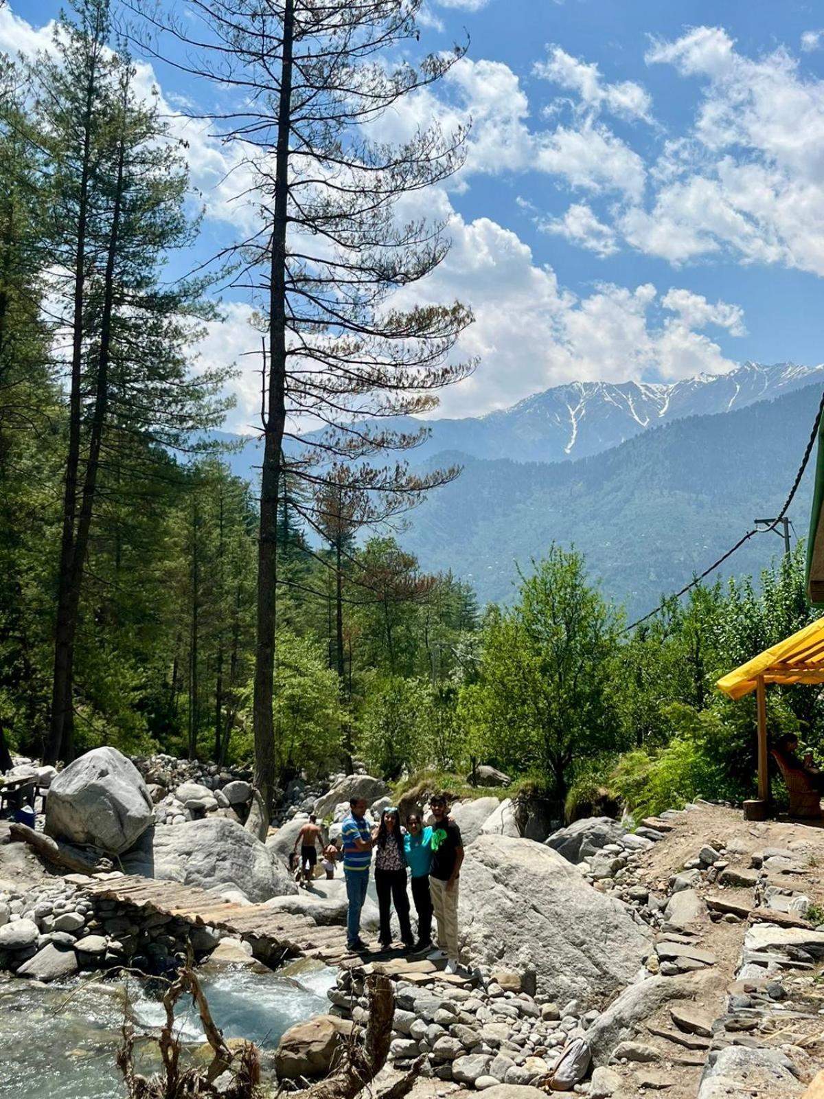 Fluestern Hostel And Cafe Nagar  Buitenkant foto