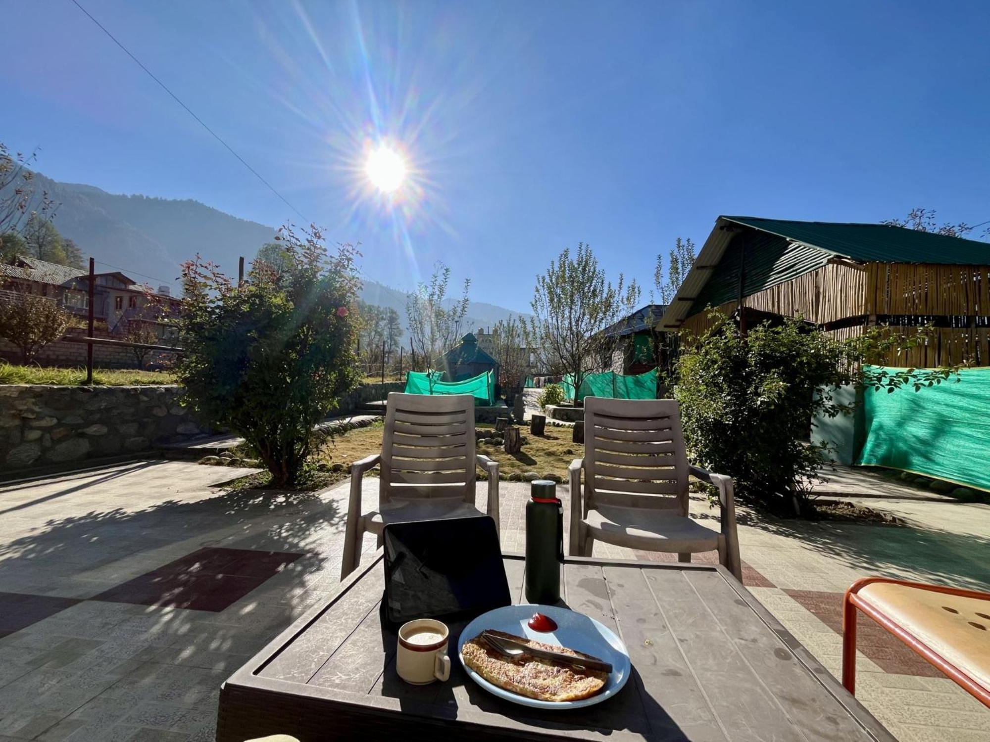 Fluestern Hostel And Cafe Nagar  Buitenkant foto