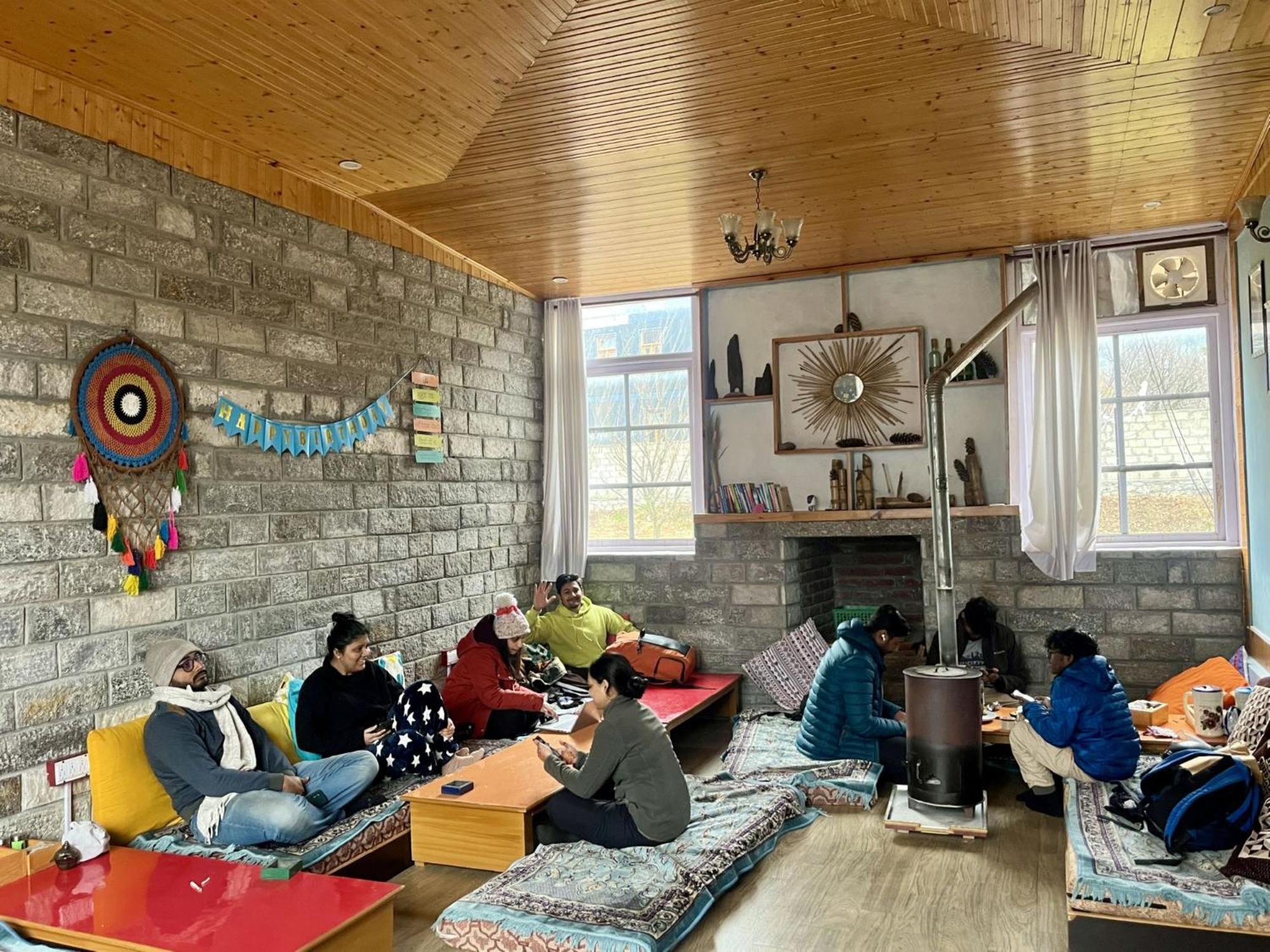 Fluestern Hostel And Cafe Nagar  Buitenkant foto